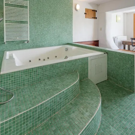 Beautiful In With Whirlpool Holiday home *
