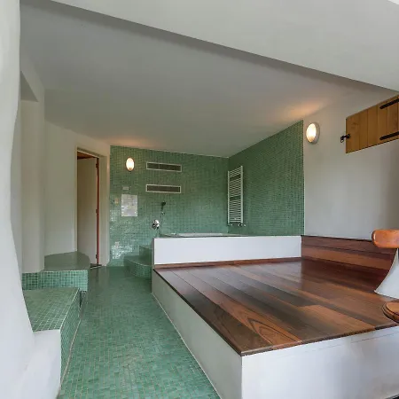 Beautiful In With Whirlpool Holiday home